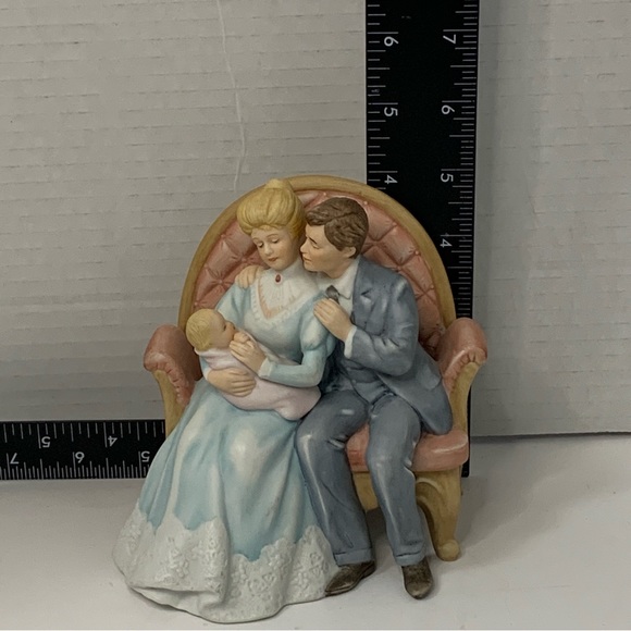 Enesco Treasured Memories “And Baby Makes Three” Figurine vintage 1988 - Picture 6 of 9